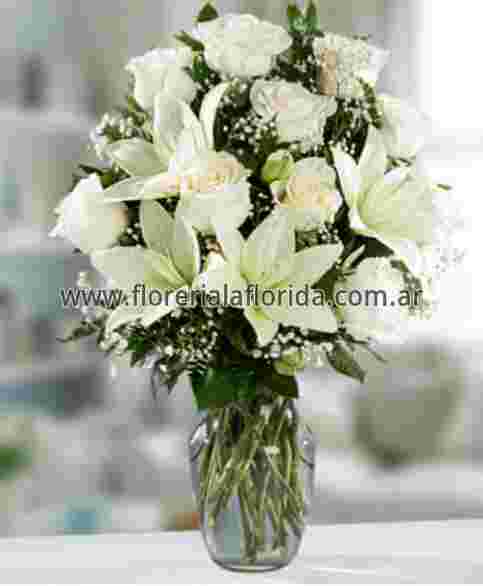 Arreglo floral de 12 rosas blancas importadas con lilium en florero de  vidrio – Florería La Florida