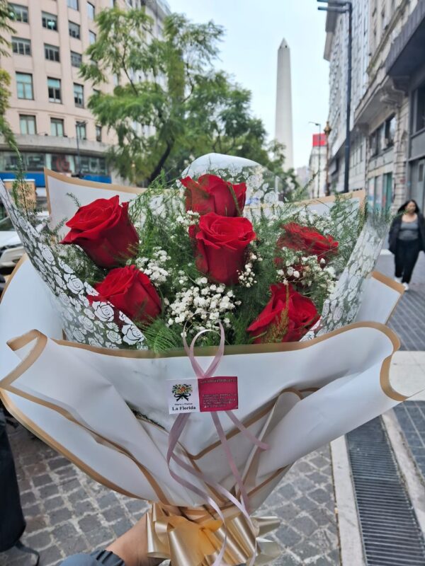 Media docena de rosas importadas