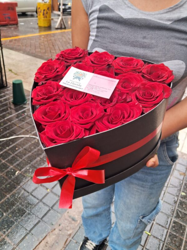 Corazón de rosas en caja