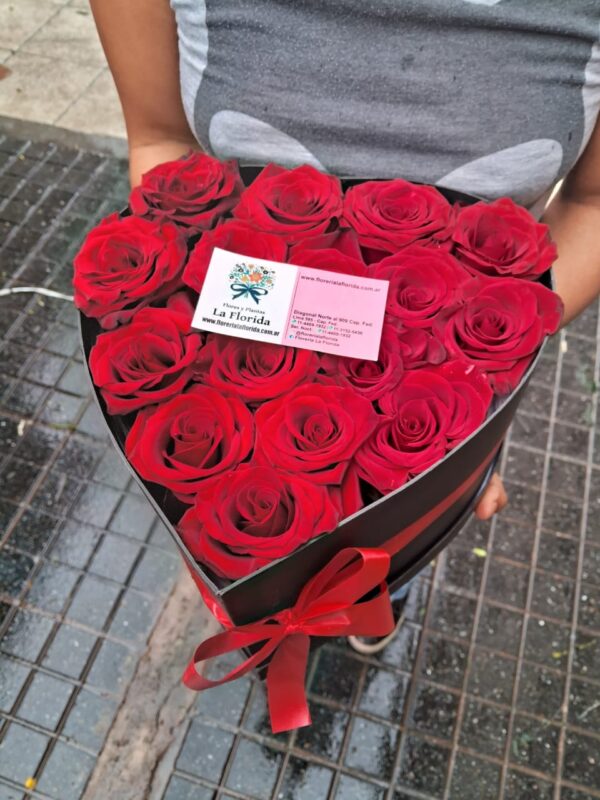 Corazón de rosas en caja - Image 2