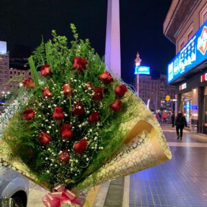 R18 Ramo con 18 rosas